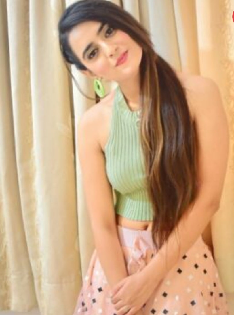 Yashi Sirohi, Kanpur fashion model and social media star, young beauty profile